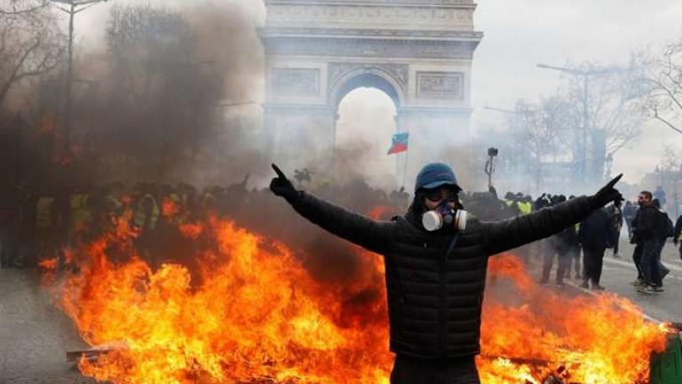 Γαλλία: Συγκρούσεις στο Παρίσι ανάμεσα στα «κίτρινα γιλέκα» και την αστυνομία