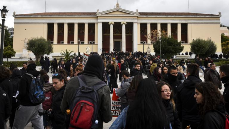 Στα Προπύλαια οι μαθητές ενάντια στο νέο σύστημα εισαγωγής στην τριτοβάθμια εκπαίδευση