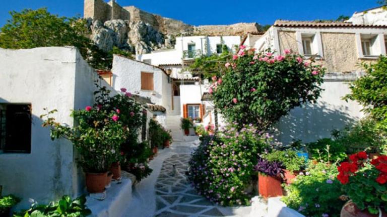 Αναφιώτικα: Εκπέμπουν SOS - Καταρρέει η ιστορική συνοικία