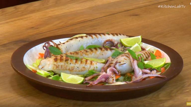 Καλαμαράκι γεμιστό, νόστιμο και νηστίσιμο με συνταγή Άκη Πετρετζίκη