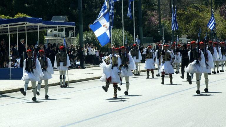 Μετά από συνεννόηση Παυλόπουλου-Αποστολάκη, το «Μακεδονία ξακουστή» θα παιανίζει στη σημερινή παρέλαση