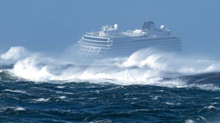 Σε ασφαλές λιμάνι της Νορβηγίας ρυμουλκείται το κρουαζιερόπλοιο «Viking Sky»