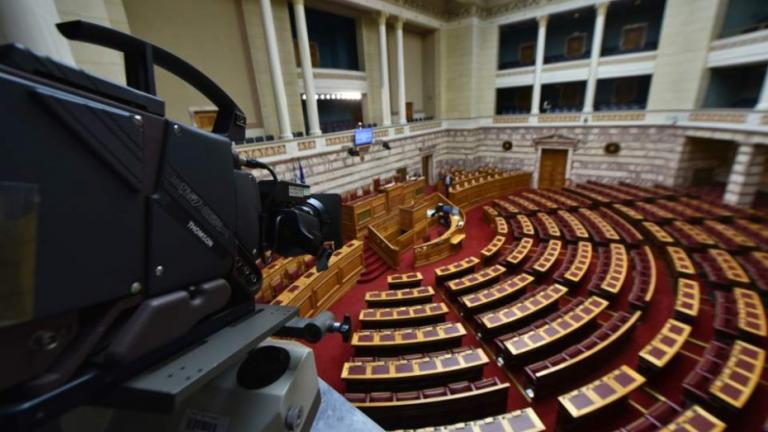 Υπό το βλέμμα των θεσμών η ψηφοφορία στη Βουλή για το πλαίσιο προστασίας της πρώτης κατοικίας - Παρακολουθήστε LIVE