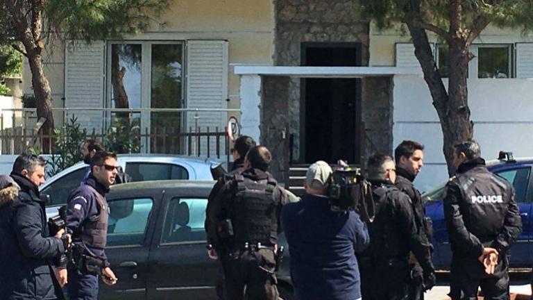 Τραγωδία στο Ελληνικό: Αντιπτέραρχος πυροβόλησε τη σύντροφό του και στη συνέχεια αυτοπυροβολήθηκε