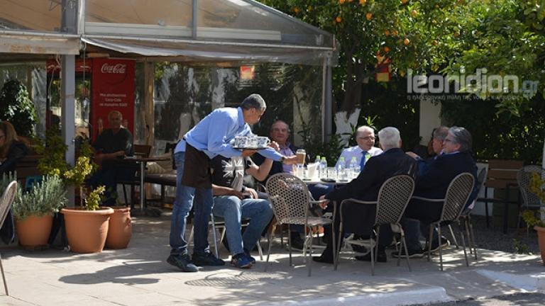 Στο Λεωνίδιο  ο Κώστας Καραμανλής με την παρέα του (photo)