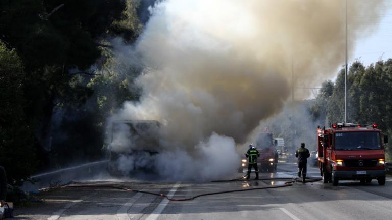 Πυρκαγιά ξέσπασε σε λεωφορείο του ΚΤΕΛ με διαδρομή Αθήνα - Θεσσαλονίκη