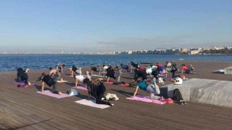 Θεσσαλονίκη: Πιλάτες, γιόγκα και TRX από σήμερα στη Νέα Παραλία και στο πάρκο ΧΑΝΘ