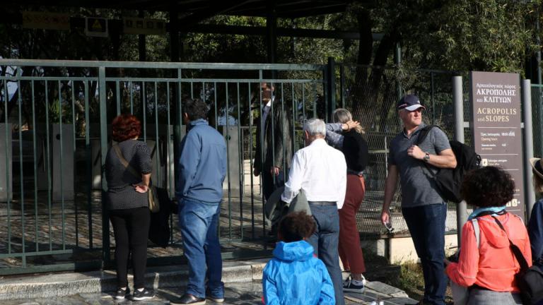 Επεσε κεραυνός στην Ακρόπολη -4 τραυματίες