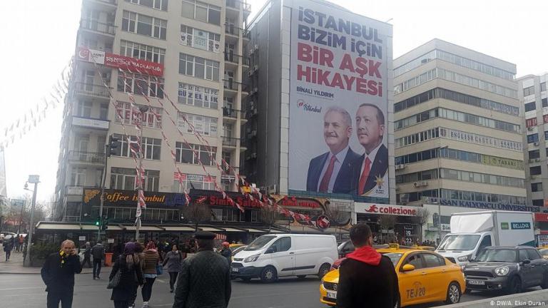 Εκλογές Τουρκία: Παρά τη νίκη το κόμμα του Ερντογάν αιμορραγεί