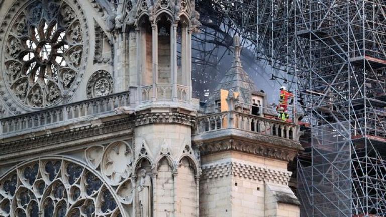 600 εκ. ευρώ δωρίζουν οι πλούσιοι Γάλλοι για την ανοικοδόμηση της Παναγίας των Παρισίων-Παγκόσμια συγκίνηση