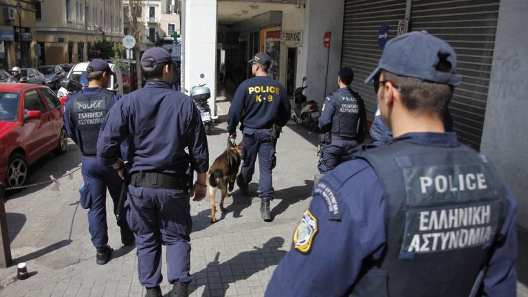 Αιματηρή συμπλοκή με πέντε τραυματίες σημειώθηκε το απόγευμα της Πέμπτης στην οδό Σαπφούς στην Ομόνοια