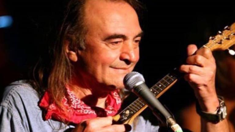 Σαν σήμερα 17 Απριλίου 2012 πέθανε ο Έλληνας τραγουδιστής Νίκος Παπαζογλου