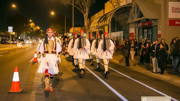 Συγκίνησαν οι Έλληνες Εύζωνοι στην Αυστραλία (photo-video)