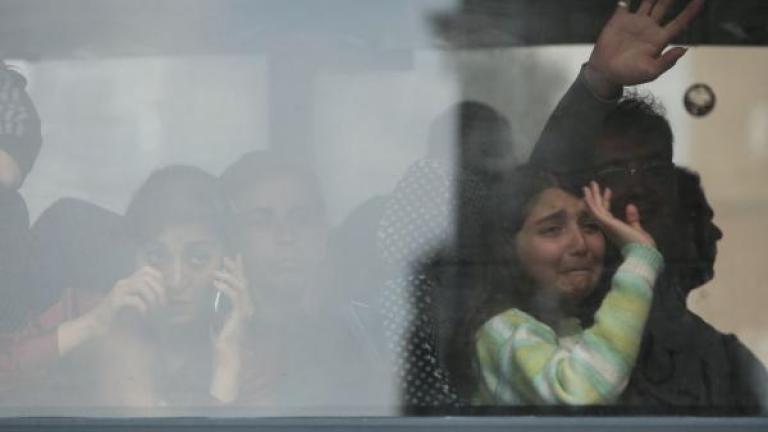 Αποχώρησαν με δάκρυα στα μάτια οι πρόσφυγες και μετανάστες από την πλατεία Συντάγματος (ΦΩΤΟ)