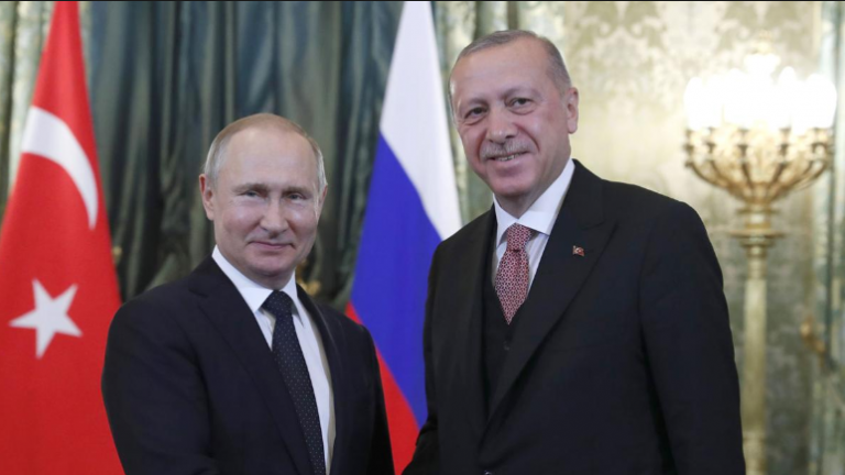 Το γάντι στον Ντόναλντ Τραμπ για τα οπλικά συστήματα πέταξε ξεκάθαρα ο πρόεδρος της Ρωσίας Βλαντιμίρ Πούτιν κατά τη συνάντησή του με τον Ρετζέπ Ταγίπ Ερντογάν 