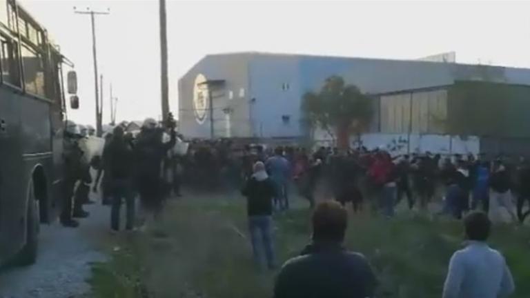 Διαβατά Θεσσαλονίκης: Συμπλοκές προσφύγων με αστυνομικούς-Ένας τραυματίας αστυνομικός (ΒΙΝΤΕΟ)  
