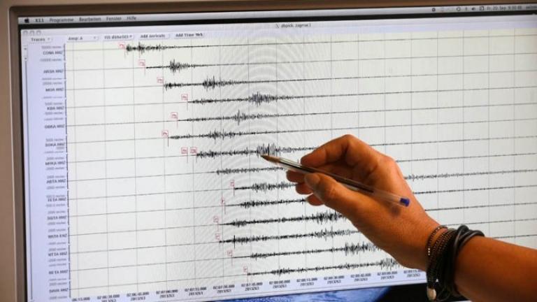Εκ μέρους των τεσσάρων φορέων συγκρότησης του Εθνικού Σεισμολογικού Δικτύου, το Γεωδυναμικό Ινστιτούτο του Εθνικού Αστεροσκοπείου Αθηνών ανακοινώνει ότι σήμερα στις 12:25 ώρα Ελλάδος, οι σεισμογράφοι τους κατέγραψαν ασθενή σεισμική δόνηση, με μέγεθος 4.1 βαθμών της κλίμακας Ρίχτερ, που προέρχεται από απόσταση 274 Χλμ. Δ της Αθήνας. Το επίκεντρο της δόνησης εντοπίζεται στο θαλάσσιο χώρο 27 Χλμ. ΝΔ της Ζακύνθου.