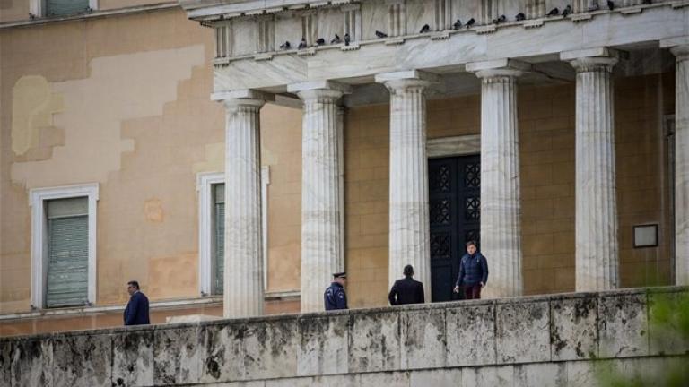 Λήξη συναγερμού μετά το τηλεφώνημα για βόμβα στη Βουλή