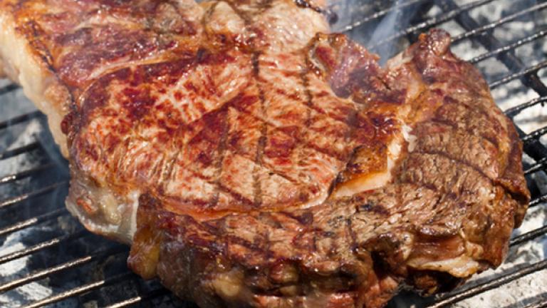 Το ψήσιμο κρέατος δημιουργεί στην Αθήνα τόσους ρύπους, όσους και τα αυτοκίνητα 