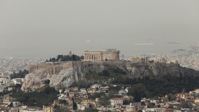 Καιρός: Ζέστη και σκόνη και τοπικές βροχές μέχρι την Παρασκευή