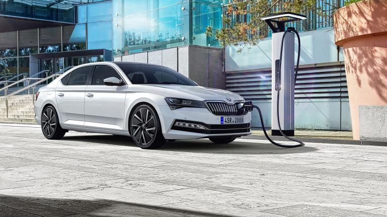 SKODA SUPERB iV: Η υβριδική λιμουζίνα της SKODA