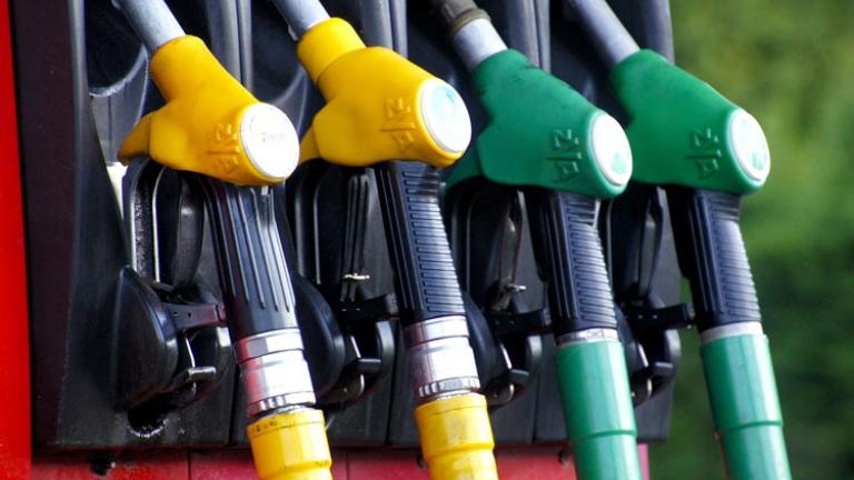 FAZ: Οι τιμές της βενζίνης στη Γερμανία έχουν αυξηθεί ασυνήθιστα πολύ