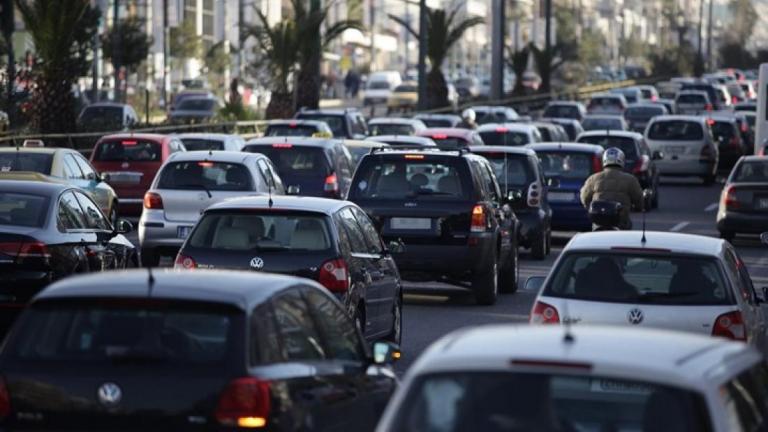 Κυκλοφοριακό χάος σε Φάληρο, Ποσειδώνος, Πειραιώς και Εθνική-Live η κίνηση