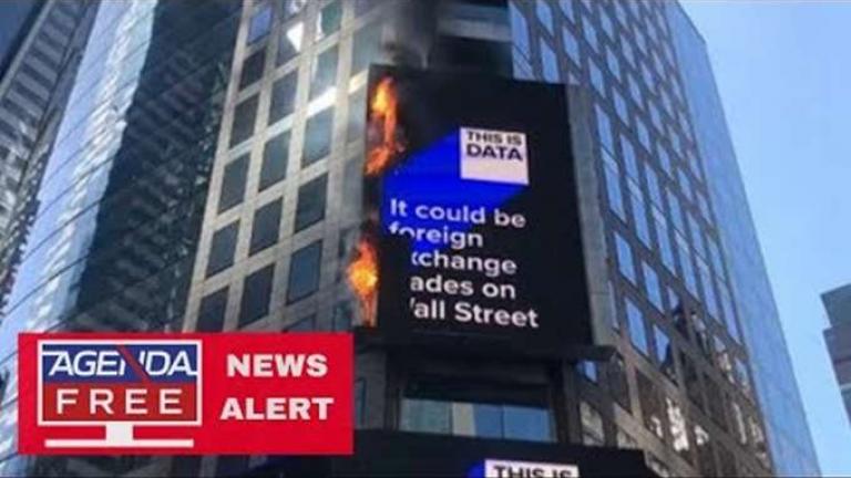Πυρκαγιά σε ψηφιακή διαφημιστική γιγαντοοθόνη στην Τάιμς Σκουέαρ