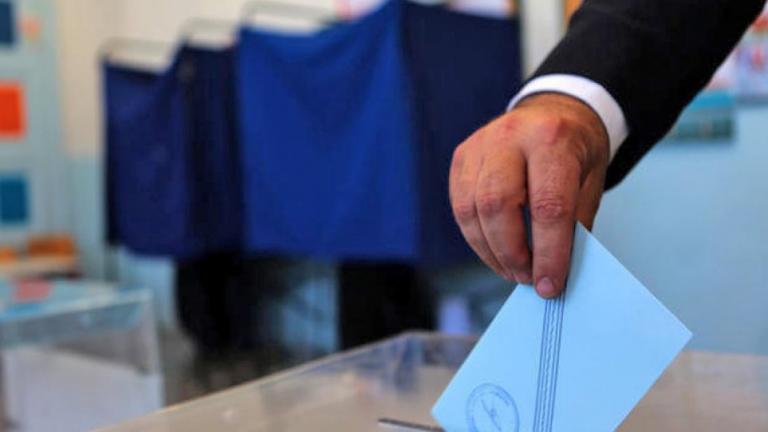 Με 7,4 % προηγείται η ΝΔ του ΣΥΡΙΖΑ, στην πρόθεση ψήφου για τις ευρωεκλογές, σύμφωνα με δημοσκόπηση που διεξήχθη μετά τις παροχές Τσίπρα 