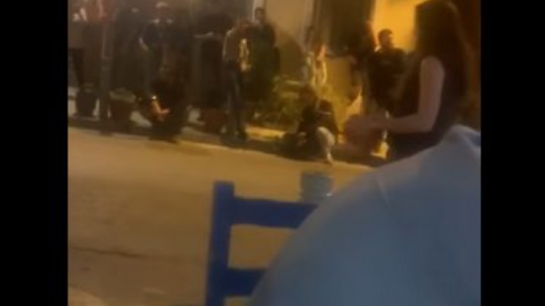 Αντεξουσιαστές έξω από ταβέρνα που τρώει ο Κώστας Μπακογιάννης-Η αντίδραση του υποψηφίου δημάρχου (video)