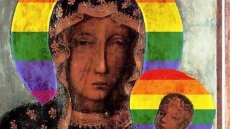 Πολωνία: Συνελήφθη γυναίκα για αφίσες με την Παναγία να έχει φωτοστέφανο στα χρώματα του ουράνιου τόξου των gay