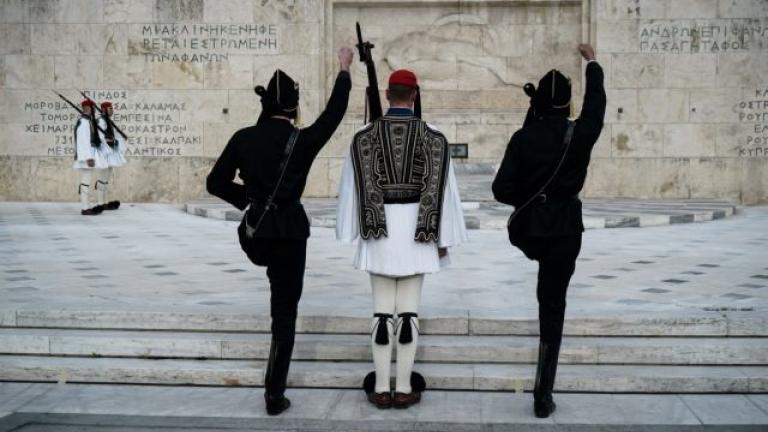 Με Πόντιους Εύζωνες η αλλαγή της Προεδρικής Φρουράς - Συγκίνηση στο Σύνταγμα! (video)