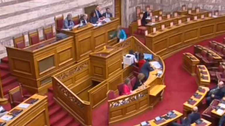 Παραπάτησε η Εύη Χριστοφιλοπούλου (video)