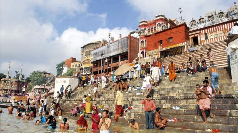 Ινδία: Ινδός Χουντίνι βούτηξε αλυσοδεμένος στον Γάγγη και δεν ξαναβγήκε ποτέ 