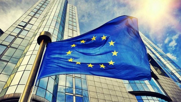 Η γαλλογερμανική κόντρα για τον νέο πρόεδρο της Κομισιόν απειλεί τη σύνοδο κορυφής