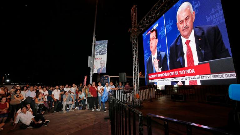 Οι υποψήφιοι για τον δήμο της Κωνσταντινούπολης αναμετρήθηκαν μία εβδομάδα πριν από την επαναληπτική εκλογική διαδικασία