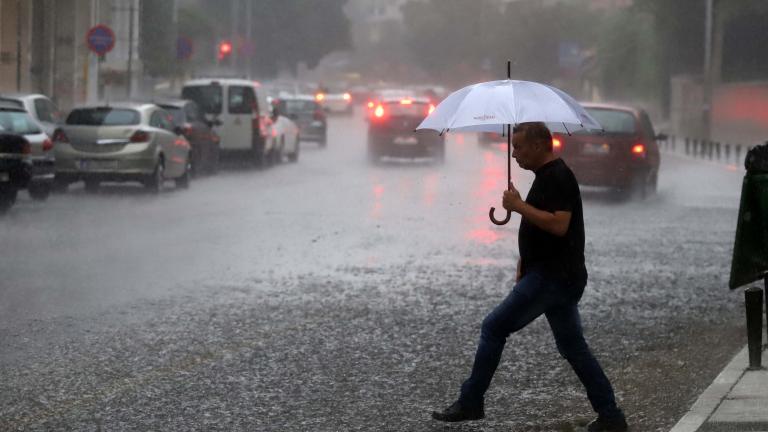 Ραγδαία μεταβολή του καιρού - Πού θα έχουμε καταιγίδες και χαλάζι, πιθανά και μπουρίνι