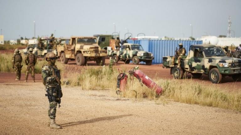 Ένοπλοι άνδρες εξαπέλυσαν επίθεση σε ένα «φιλειρηνικό χωριό» στο κέντρο του Μάλι