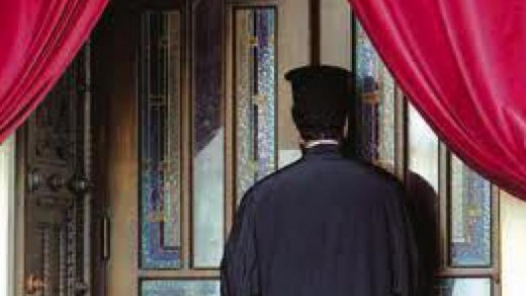  Χίος: Παπάς πέταξε κέρματα από το παγκάρι σε βουλευτή του ΣΥΡΙΖΑ