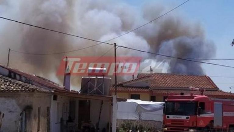Μαίνεται η πυρκαγιά που ξέσπασε το μεσημέρι σε αγροτοδασική έκταση στην περιοχή του Λαρισσού της Δυτικής Αχαΐας