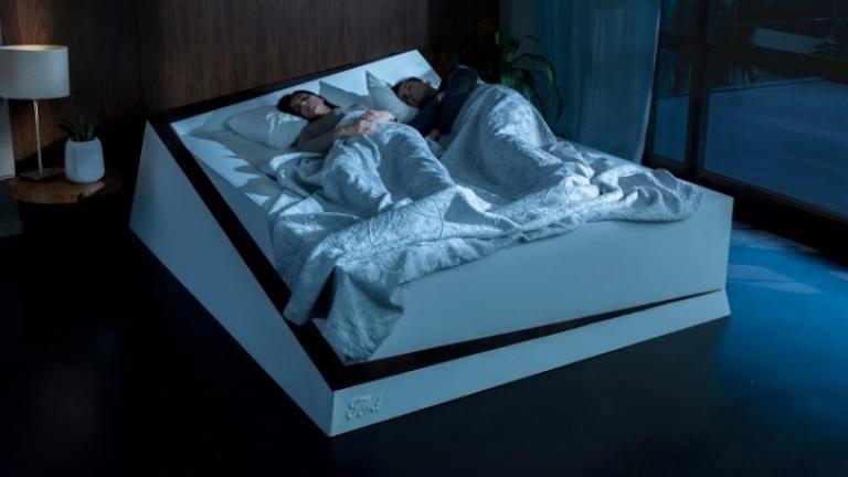 Έρευνα: Οι γυναίκες που κοιμούνται με ανοιχτά τη φώτα ή την τηλεόραση, παχαίνουν