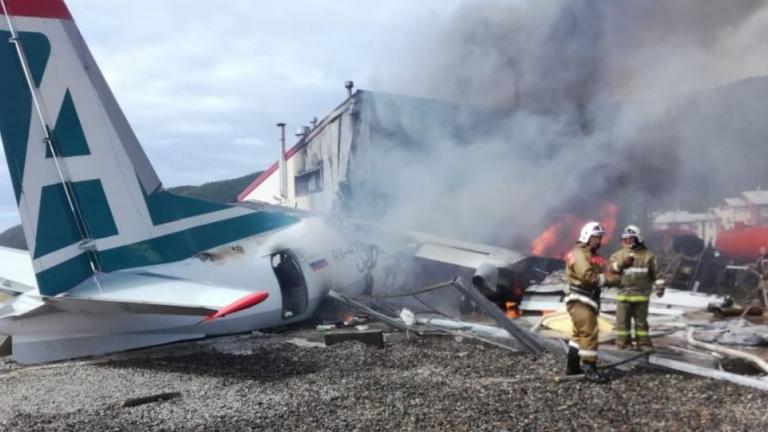 Αναγκαστική προσγείωση αεροσκάφους στη Ρωσία - Δύο νεκροί και 19 τραυματίες
