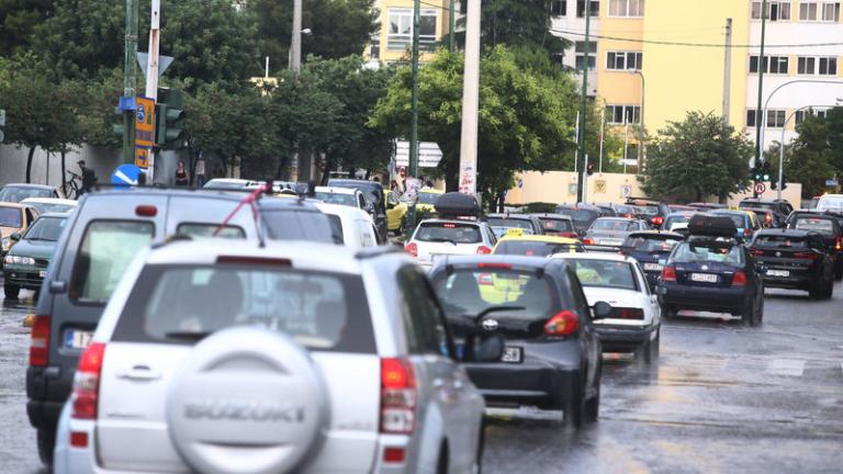 Κυκλοφοριακό μπλακ άουτ στους δρόμους της Αττικής από το μπουρίνι (photo)