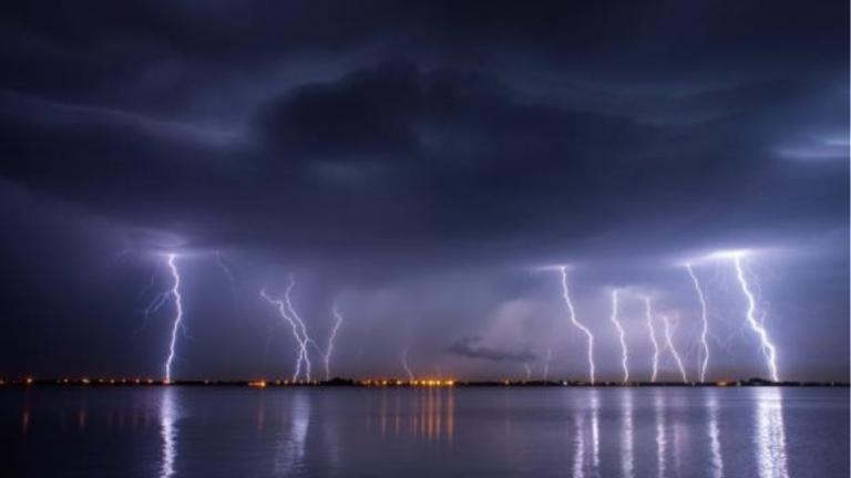  Meteo: Περισσότεροι από 10.000 κεραυνοί και μεγάλο χαλάζι έπεσαν την Κυριακή - Καταιγίδες και σήμερα