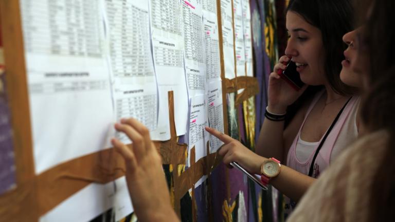 Την Παρασκευή (28/6) αναμένεται να αναρτηθούν στα σχολεία όλης της χώρας οι βαθμολογίες των Πανελληνίων 2019-Οι εκτιμήσεις για τις βάσεις 2019