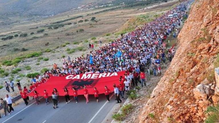 Κι ενώ η Αλβανία έχει βυθιστεί στο χάος με ανεξέλεγκτες διαστάσεις, οι Τσάμηδες βρίσκουν την ευκαιρία να εντείνουν τις προκλήσεις τους, σε βάρος της ελληνικής μειονότητας