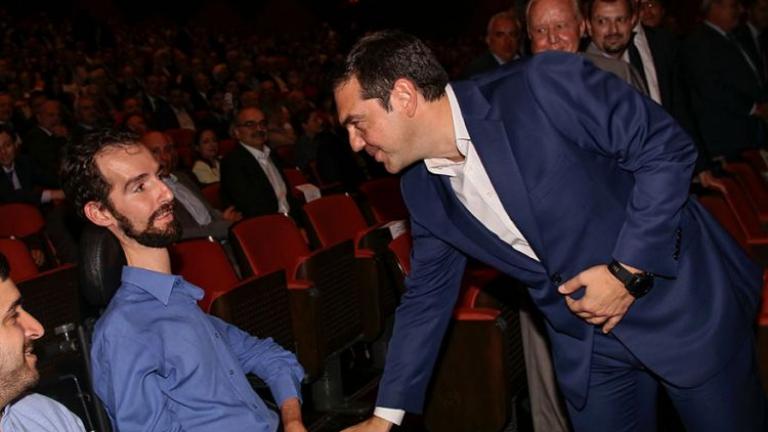 Ο Αλέξης Τσίπρας χαιρέτησε τον Στέλιο Κυμπουρόπουλο και άφησε πίσω του τον Πολάκη; (photo)