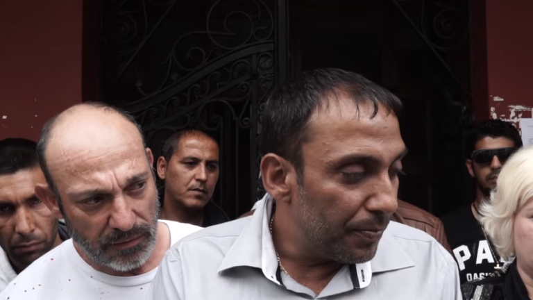 Ο Βαλάντης Χαλιλόπουλος, ο οποίος οργάνωσε τη συγκέντρωση των Ρομά στην προεκλογική ομιλία του ΣΥΡΙΖΑ στην κεντρική πλατεία της Λαμίας, συνελήφθη με χασίς (video)