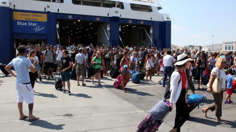 Ξεκίνησε η μεγάλη έξοδος για το φετινό καλοκαίρι από τα λιμάνια της Αττικής
