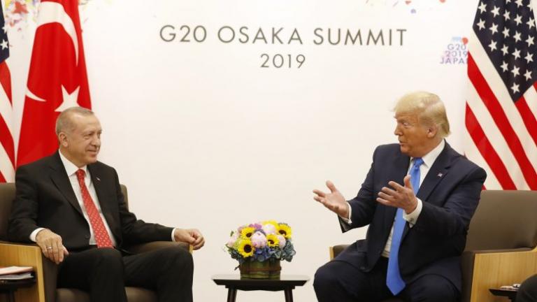 Τι φοβάται η Αθήνα σε Αιγαίο και Ανατολική Μεσόγειο μετά το «φιλί ζωής», που έδωσε ο Τραμπ στον Ερντογάν